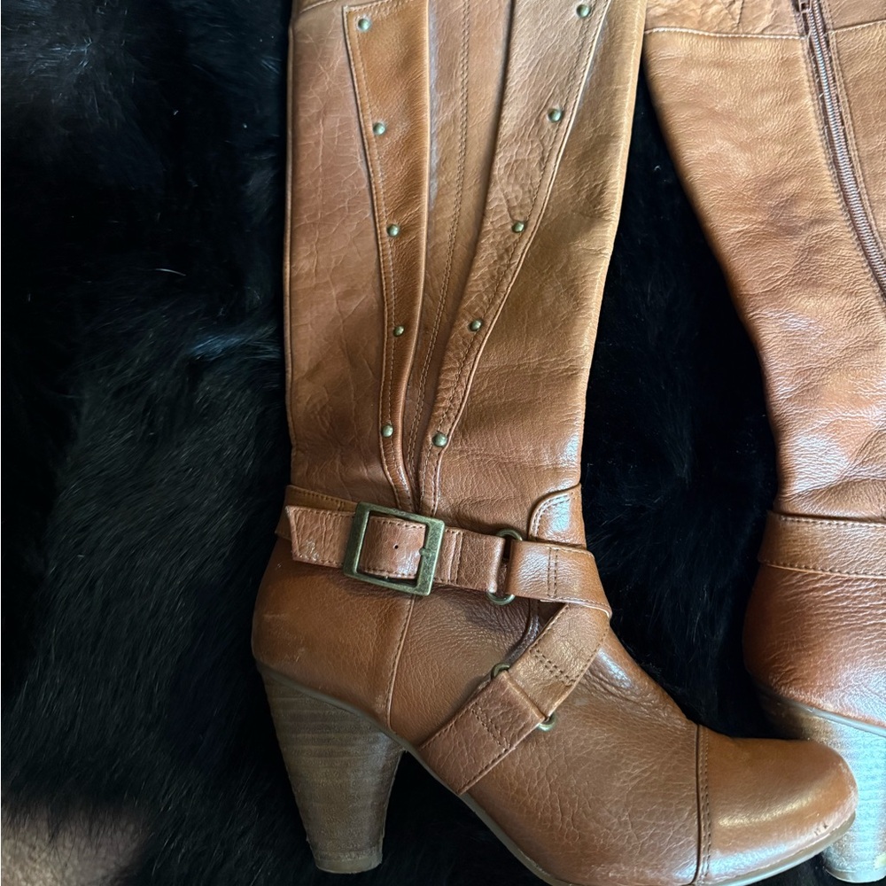 Tall brown boots with heel
